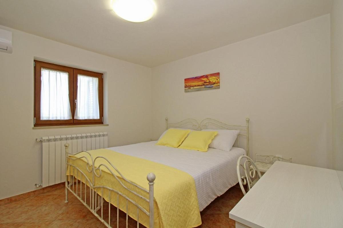 Villa Marija In Pekici Svetvincenat Exterior photo
